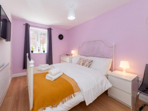 Pass the Keys Central Located Flat in RG1 with Shared Patio